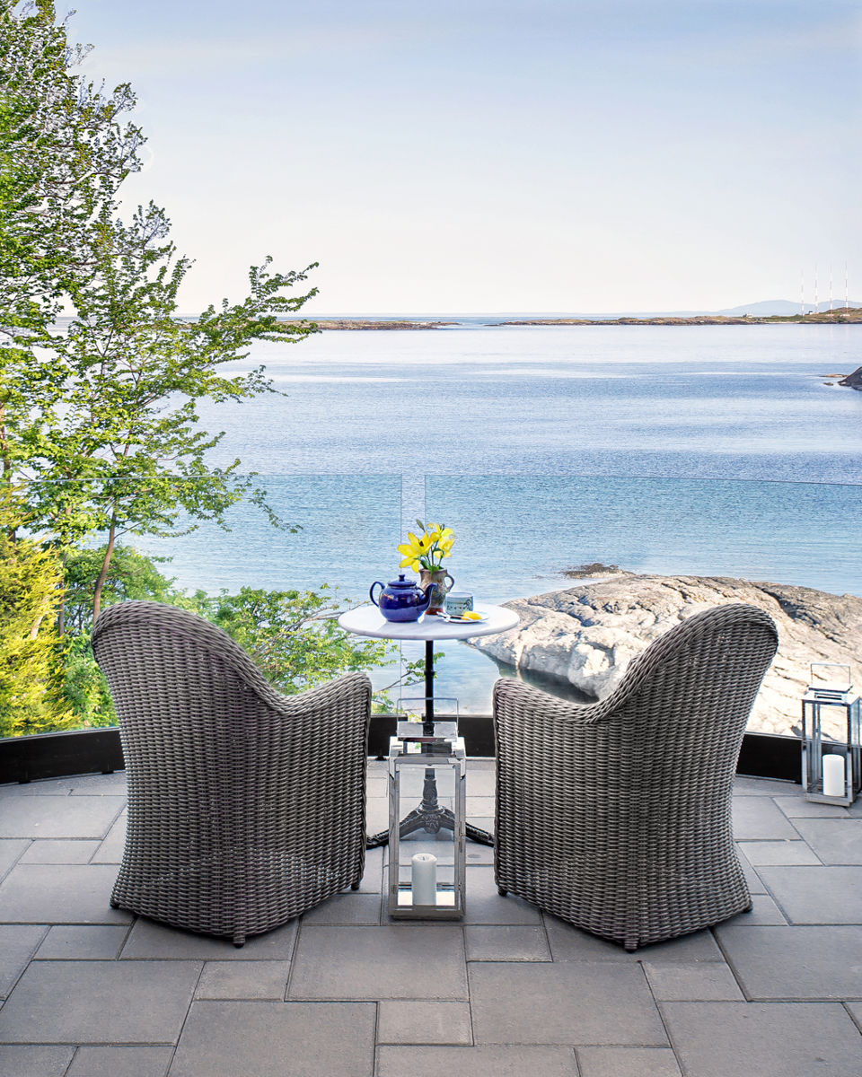 outdoor patio with ocean view from King George Terrace home