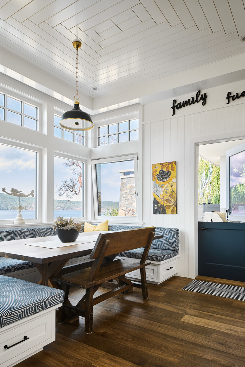 kitchen nook in Lands End home